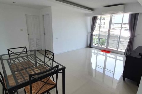 Condominio de 2 dormitorios en Khlong Toei, Bangkok, Tailandia № 79318 - foto 3