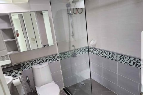 Condominio de 2 dormitorios en Khlong Toei, Bangkok, Tailandia № 79318 - foto 11