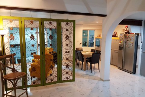 Adosado de 3 dormitorios en Bangkok, Tailandia № 144122 - foto 4