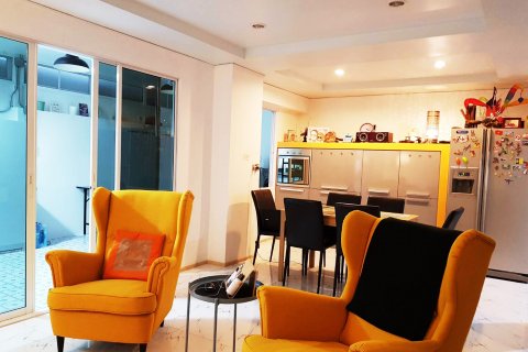 Reihenhaus in Bangkok, Thailand 3 Schlafzimmer № 144122