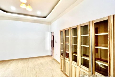 Casa de 4 dormitorios en Pattaya, Tailandia № 120472 - foto 8