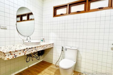 Casa de 4 dormitorios en Pattaya, Tailandia № 120472 - foto 18