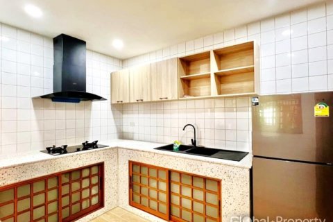 Casa de 4 dormitorios en Pattaya, Tailandia № 120472 - foto 19