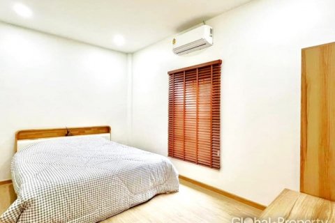 Casa de 4 dormitorios en Pattaya, Tailandia № 120472 - foto 13
