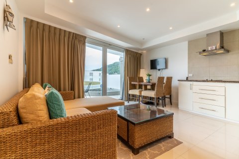 Condo in Phuket, Thailand, 2 bedrooms № 141774 - photo 10