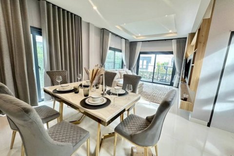 Casa de 4 dormitorios en Phuket, Tailandia № 132636 - foto 4