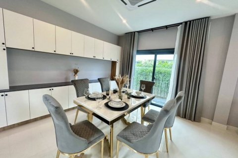 Casa de 4 dormitorios en Phuket, Tailandia № 132636 - foto 5