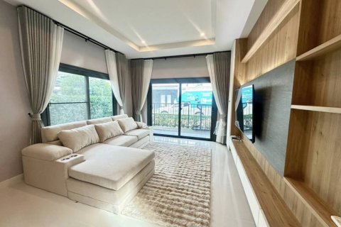 Casa de 4 dormitorios en Phuket, Tailandia № 132636 - foto 2