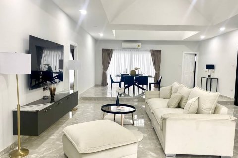 Casa de 4 dormitorios en Pattaya, Tailandia № 101789 - foto 6