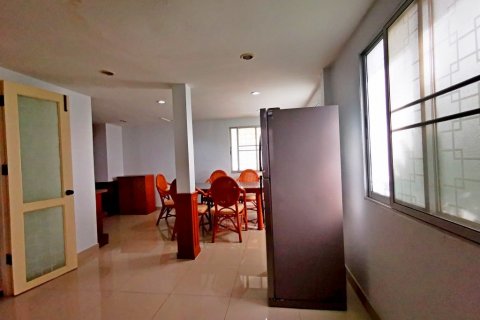 Casa de 3 dormitorios en Pattaya, Tailandia № 101788 - foto 12