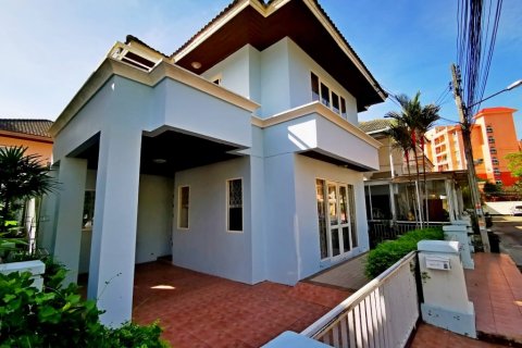 Casa de 3 dormitorios en Pattaya, Tailandia № 101788 - foto 4