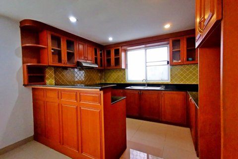 Casa de 3 dormitorios en Pattaya, Tailandia № 101788 - foto 13