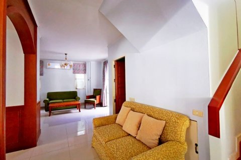 Casa de 3 dormitorios en Pattaya, Tailandia № 101788 - foto 17