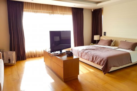 Chalet de 5 dormitorios en Pattaya, Tailandia № 101282 - foto 14
