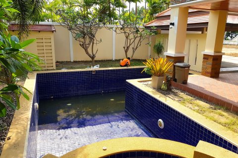 Chalet de 5 dormitorios en Pattaya, Tailandia № 101282 - foto 22