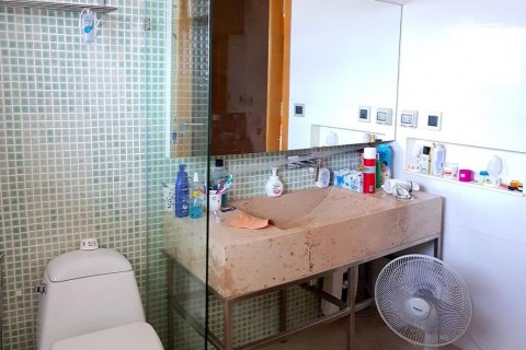 Chalet de 5 dormitorios en Pattaya, Tailandia № 101282 - foto 18