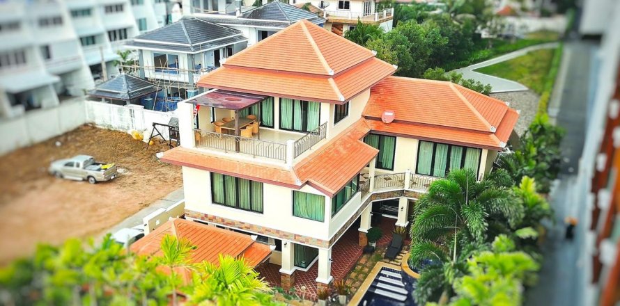 Chalet de 5 dormitorios en Pattaya, Tailandia № 101282