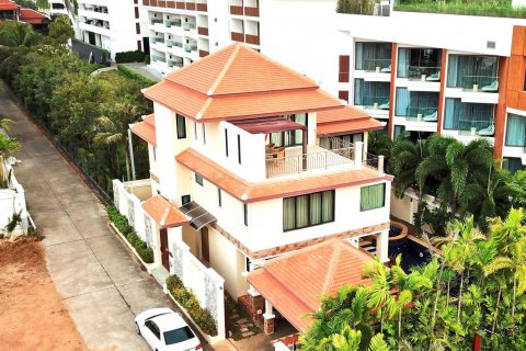 Chalet de 5 dormitorios en Pattaya, Tailandia № 101282 - foto 3