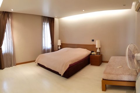 Chalet de 5 dormitorios en Pattaya, Tailandia № 101282 - foto 15