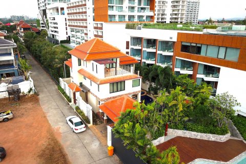 Chalet de 5 dormitorios en Pattaya, Tailandia № 101282 - foto 4