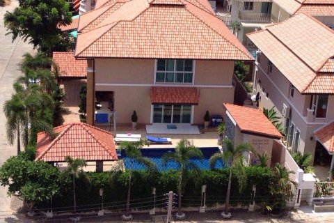 Casa de 4 dormitorios en Pattaya, Tailandia № 101280