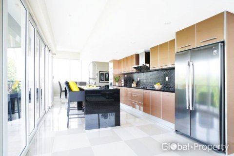 Condominio de 2 dormitorios en Pattaya, Tailandia № 132359 - foto 9