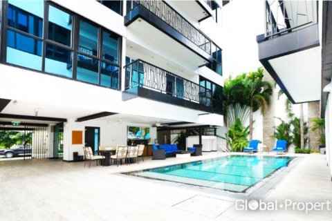 Condominio de 2 dormitorios en Pattaya, Tailandia № 132359 - foto 4