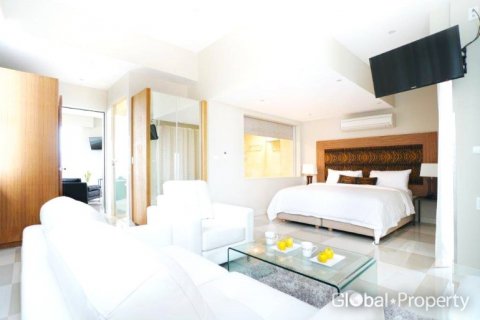 Condominio de 2 dormitorios en Pattaya, Tailandia № 132359 - foto 12