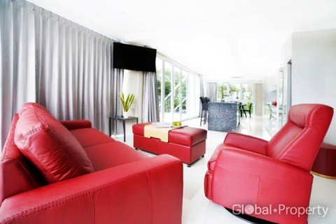 Condominio de 2 dormitorios en Pattaya, Tailandia № 132359 - foto 6