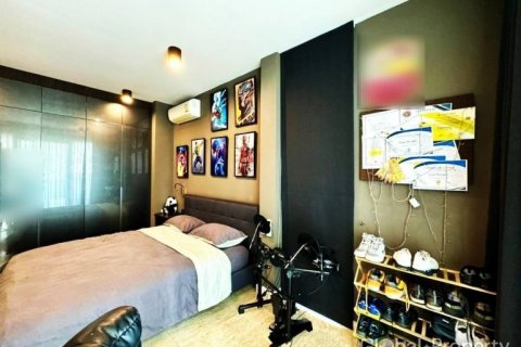 Casa de 4 dormitorios en Pattaya, Tailandia № 132356 - foto 11