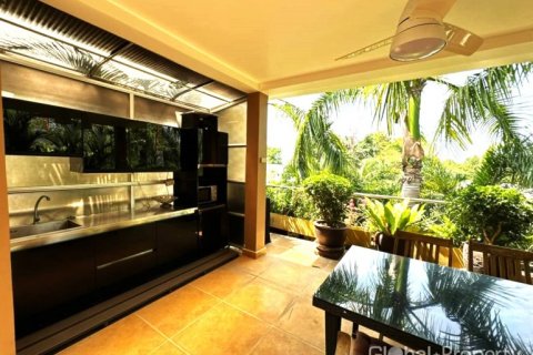 Casa de 4 dormitorios en Pattaya, Tailandia № 132356 - foto 17
