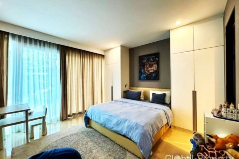 Casa de 4 dormitorios en Pattaya, Tailandia № 132356 - foto 7