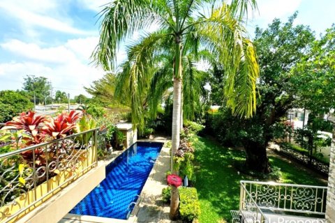 Casa de 4 dormitorios en Pattaya, Tailandia № 132356 - foto 18