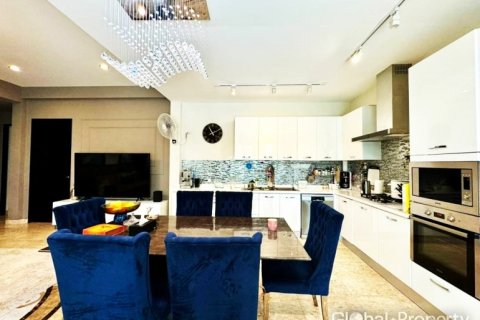 Casa de 4 dormitorios en Pattaya, Tailandia № 132356 - foto 4