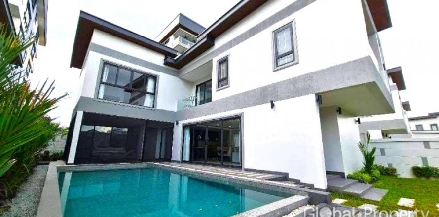 Casa de 4 dormitorios en Pattaya, Tailandia № 132358