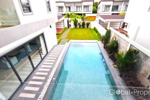 Casa de 4 dormitorios en Pattaya, Tailandia № 132358 - foto 14