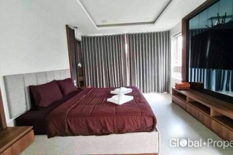 Casa de 4 dormitorios en Pattaya, Tailandia № 132358 - foto 10