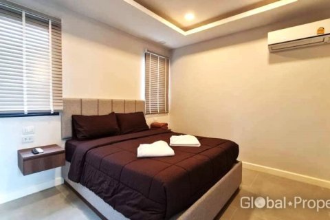 Casa de 4 dormitorios en Pattaya, Tailandia № 132358 - foto 9