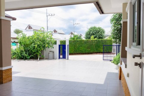 Chalet de 5 dormitorios en Hua Hin, Tailandia № 132451 - foto 6