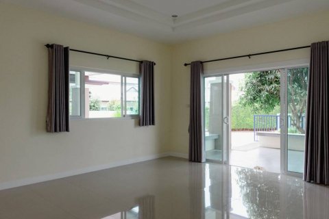 Chalet de 5 dormitorios en Hua Hin, Tailandia № 132451 - foto 4
