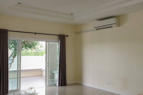 Chalet de 5 dormitorios en Hua Hin, Tailandia № 132451 - foto 3