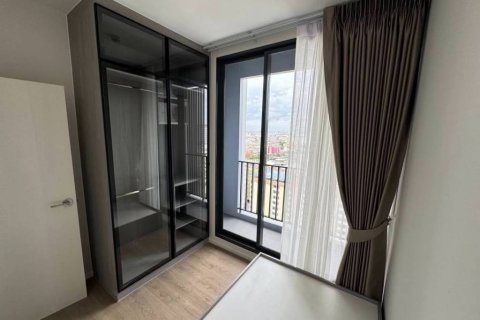 Condominio de 2 dormitorios en Bang Kapi, Bangkok, Tailandia № 132453 - foto 4