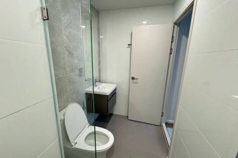 Condominio de 2 dormitorios en Bang Kapi, Bangkok, Tailandia № 132453 - foto 9