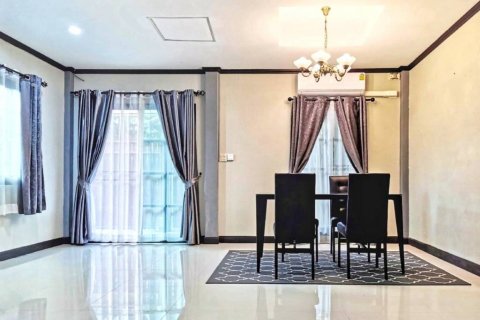 Casa de 3 dormitorios en Suan Luang, Bangkok, Tailandia № 126756 - foto 2