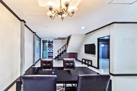 Casa de 3 dormitorios en Suan Luang, Bangkok, Tailandia № 126756 - foto 5