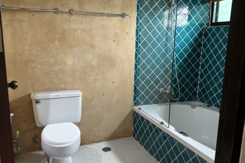 Condominio de 3 dormitorios en Jomtien Beach, Pattaya, Tailandia № 132293 - foto 13