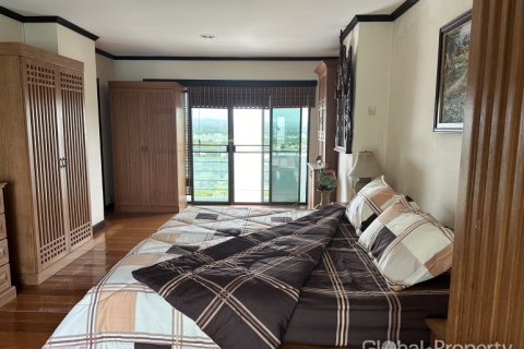 Condominio de 3 dormitorios en Jomtien Beach, Pattaya, Tailandia № 132293 - foto 12
