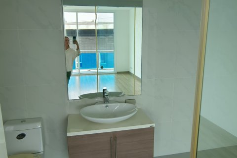 Condo in Hua Hin, Thailand, 2 bedrooms  № 79268 - photo 6