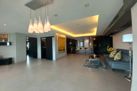 Condominio de 3 dormitorios en Sathon, Bangkok, Tailandia № 143063 - foto 2