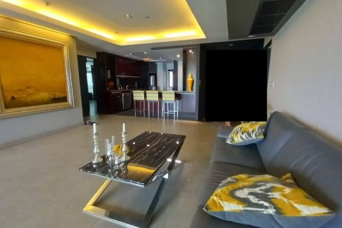 Condominio de 3 dormitorios en Sathon, Bangkok, Tailandia № 143063